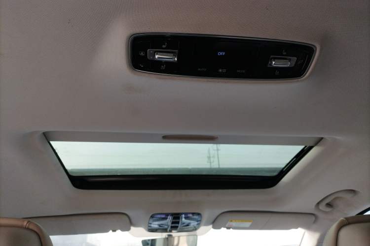 Used Roewe iMAX8 2022 400TGI Celebration Edition
