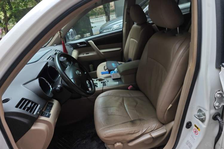 Used Toyota Highlander 2013 2.7L Two-Wheel Drive 5-Seater Purple Gold Edition Left Front Seat