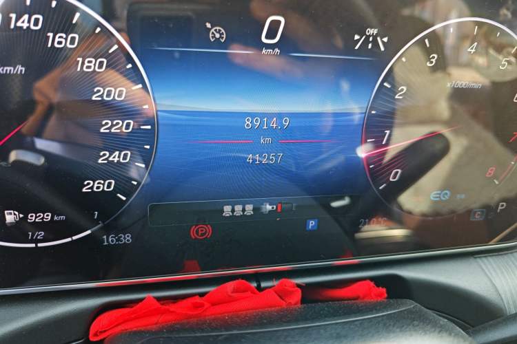 Used Mercedes-Benz C-Class 2022 C 200 L Sport Edition Odometer Close Up