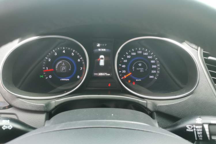 Used Hyundai Santa Fe 2013 2.4L Automatic Two-Wheel Drive Smart Version Instrument Cluster