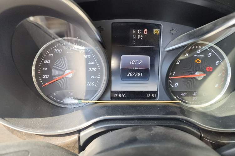 Used Mercedes-Benz V-Class 2016 V 260 L Prestige Extended Edition Odometer Close Up