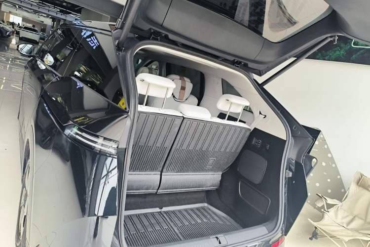 Used XPeng X9 2024 702 Ultra-Long Range Max