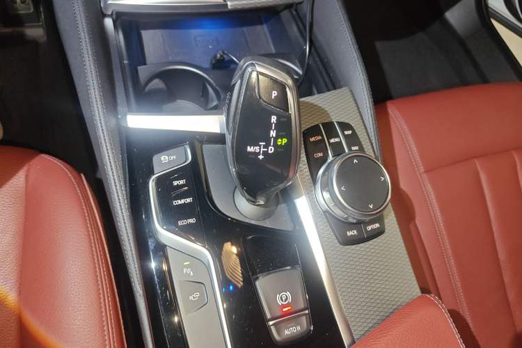 Used BMW 5 Series 2018 Restyled 530Li Leading Edition M Sport Package
