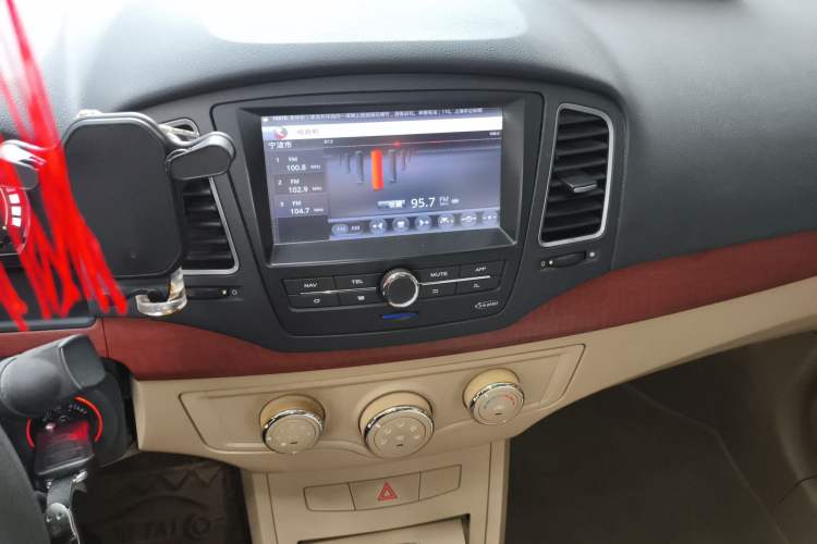 Used Roewe 350 2012 1.5L Manual Smart Value Edition Audio And AC Panel