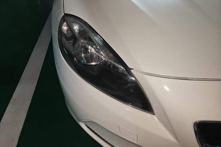 Used Volvo V40 2013 2.0T Zhiyi Edition
