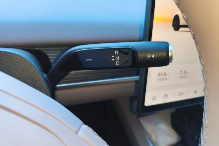 Used ONVO L60 2024 60 kWh Rear-Drive Version