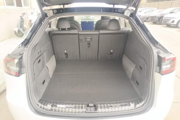 Used Tesla Model Y 2023 Long-Range All-Wheel-Drive Version