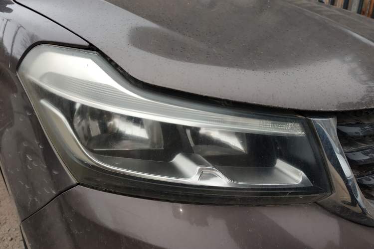 Used Huasong 7 2015 2.0T Automatic Comfort Model Right Front Headlight