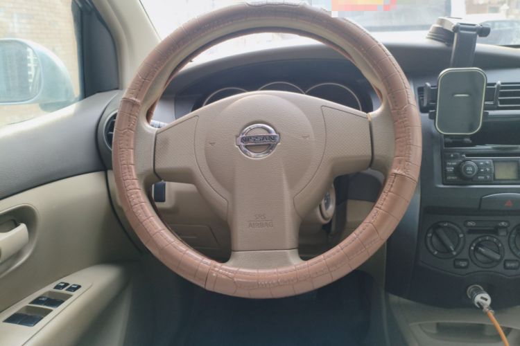 Used Nissan Livina 2010 Jingyue Edition 1.6L Manual All-Around Model