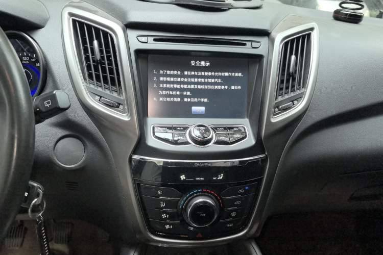 Used CHANGAN CS75 2014 2.0L Manual Luxury Version China V Standard Audio And AC Panel