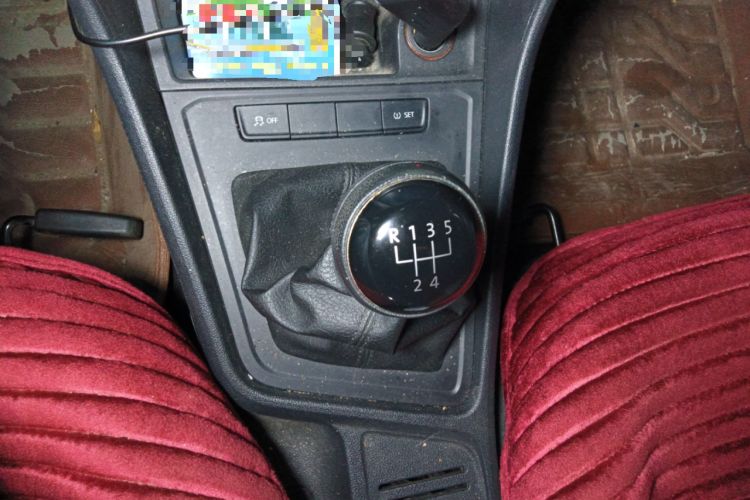 Used Volkswagen Gran Lavida 2017 1.6L Manual Fashion Edition Gear Lever