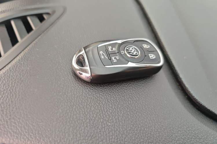 Used Buick GL8 2022 ES Landtrek 653T Luxury Edition