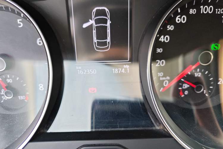 Used Volkswagen Magotan 2018 Facelift 330TSI DSG Luxury Model Odometer Close Up