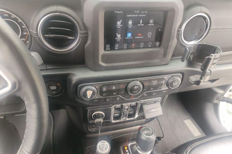 Used Jeep Wrangler 2019 2.0T Sahara Four-Door Version China VI Emission Standard