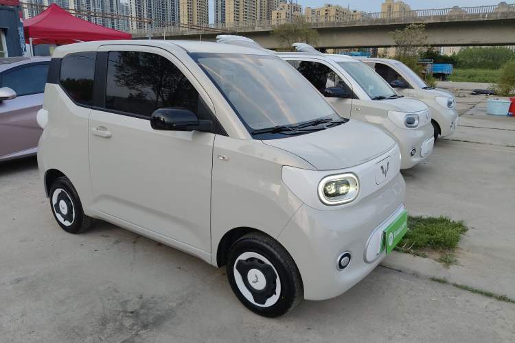 Used Wuling Hongguang MINIEV 2024 3rd Generation 215km Youth Edition Front Right 45 Deg