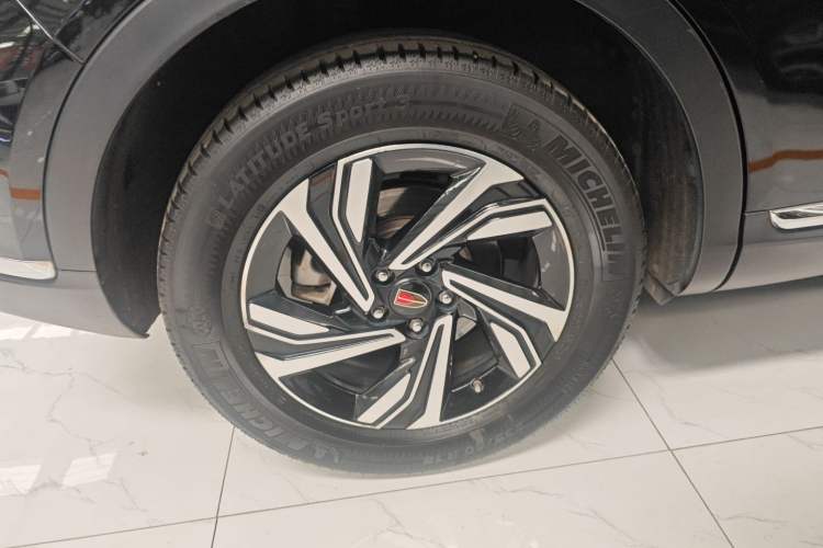 Used Hongqi HS5 2022 Revised Version 2.0T Smart Connect Flagship Edition Right Rear Wheel Hub