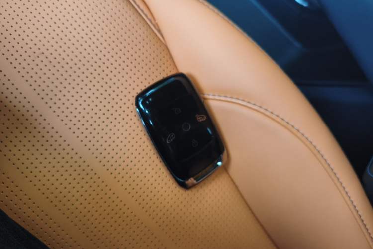 Used Geely Galaxy LEVC L380 2024 140-Degree 6-Seater All-Wheel-Drive Ultra Vehicle Key