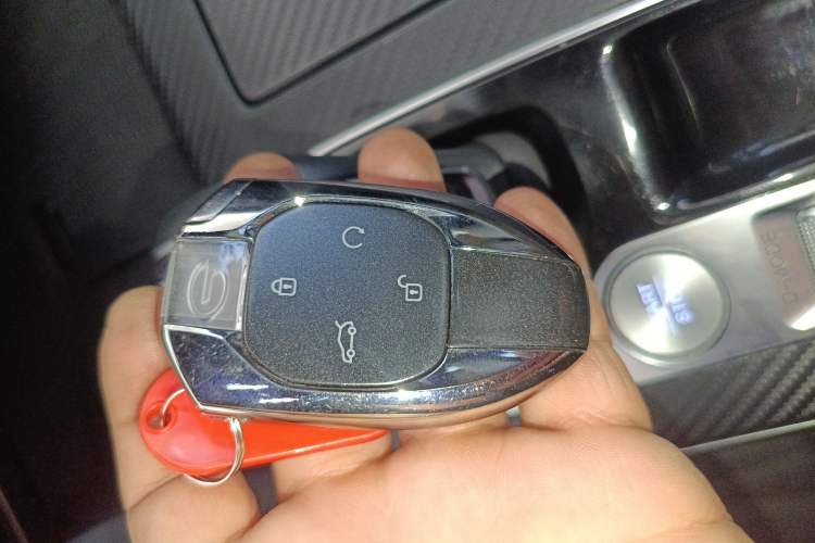 Used GAC Trumpchi GS8 2022 Linghang Series 2.0 TGDI Two-Wheel-Drive Luxury Smart Connectivity Version (7 Seats)
