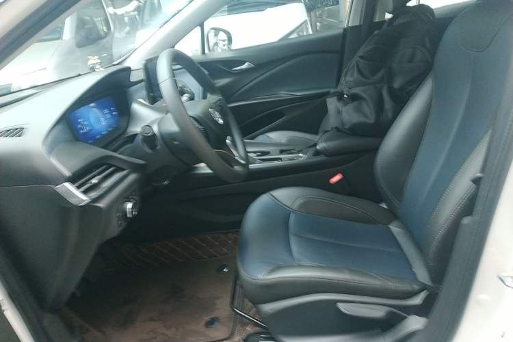 Used Buick Velite 6 2023 Revised Version 430 km Range – Commuter Edition Left Front Seat