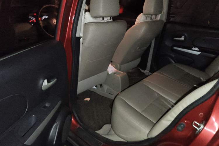 Used Venucia R50 2013 1.6L Automatic Luxury Edition
