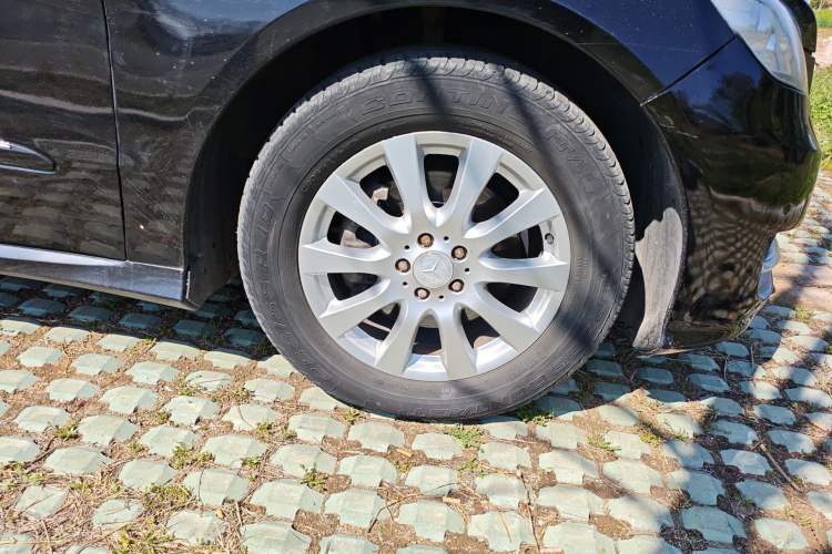 Used Mercedes-Benz R-Class 2010 R 350 L 4MATIC Right Front Wheel Hub