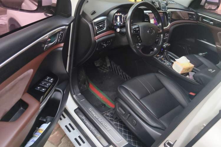 Used GAC Trumpchi GS8 2017 320T Two-Wheel Drive Luxury Smart Connectivity Version (7 Seats)