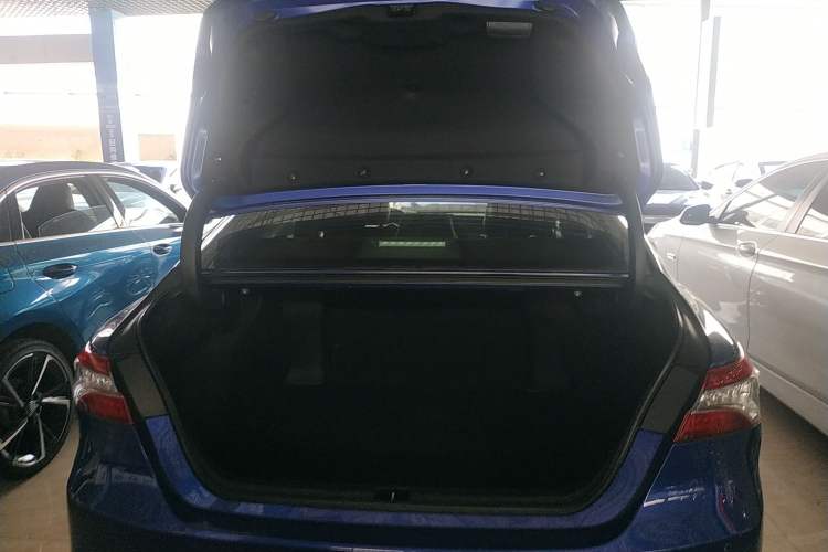 Used Toyota Camry 2019 Dual-Engine 2.5 HG Luxury Edition China VI Standard