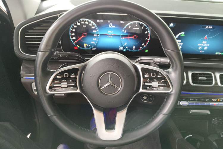 Used Mercedes-Benz GLE 2022 Facelifted GLE 350 4MATIC Fashion Edition Steering Wheel