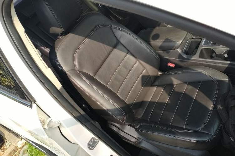 Used Ford Kuga 2017 EcoBoost 180 Two-Wheel-Drive Tiger Leap Model
