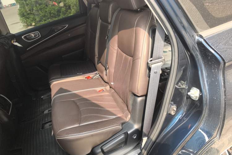 Used Infiniti QX60 2016 2.5 S/C Hybrid Two-Wheel-Drive Excellence Edition China V Standard Left Rear Seat