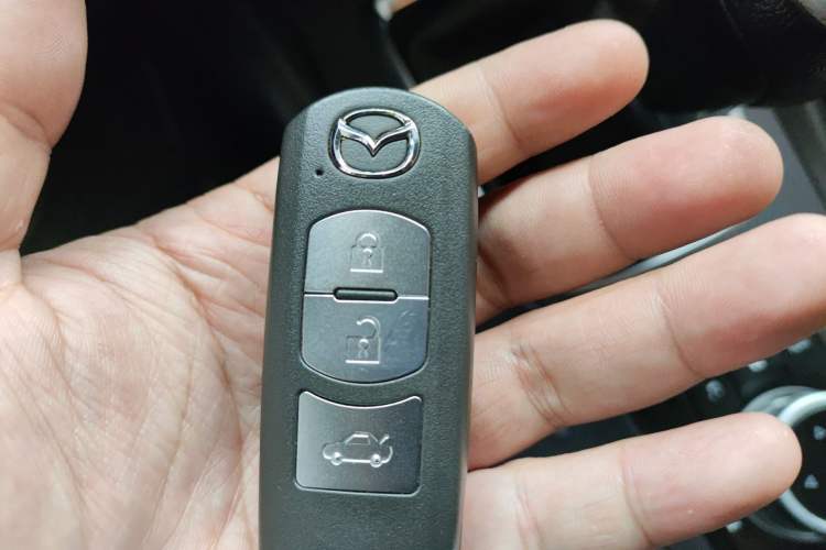 Used Mazda 3 Axela 2014 Sedan 1.5L Manual Comfort Model