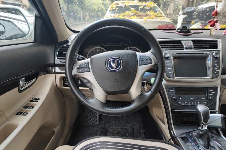 Used CHANGAN Raeton 2014 1.8T Automatic Elite Anniversary Edition China IV Standard