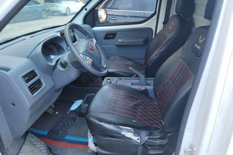 Used Wuling Yangguang 2024 300km Comfort Version with Sealed Windows 60kW