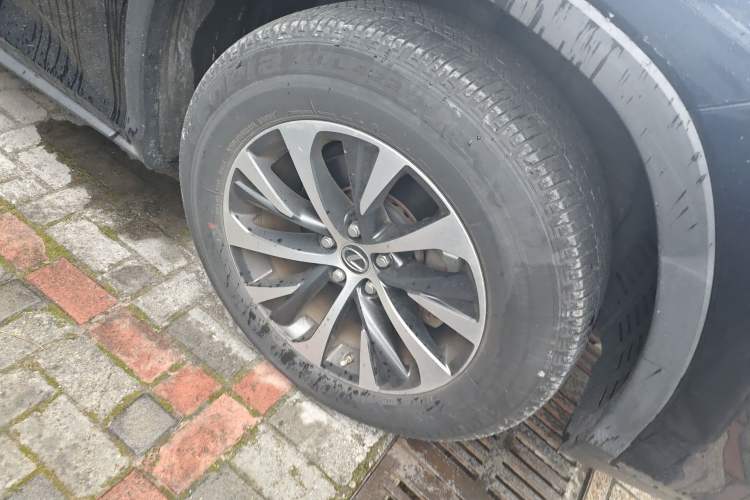 Used Lexus RX 2020 Revised Version 300 Two-Wheel Drive Elite Edition Right Front Wheel Hub