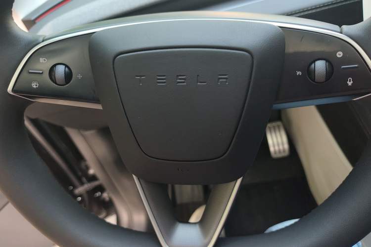 Used Tesla Model Y 2025 Rear-Wheel Drive First Edition Gear Lever