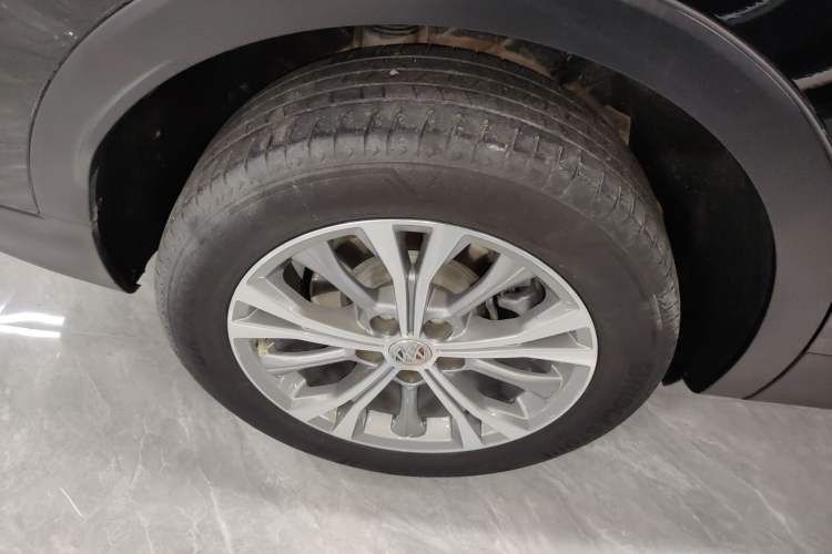 Used Buick Envision 2022 Encore Plus 652T Five-Seat Luxury Model Right Rear Wheel Hub