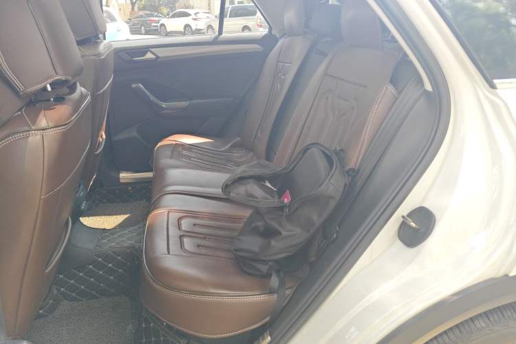 Used Volkswagen T-ROC 2021 Revised Version 280TSI DSG Two-Wheel Drive Elite Connect Edition Left Rear Seat