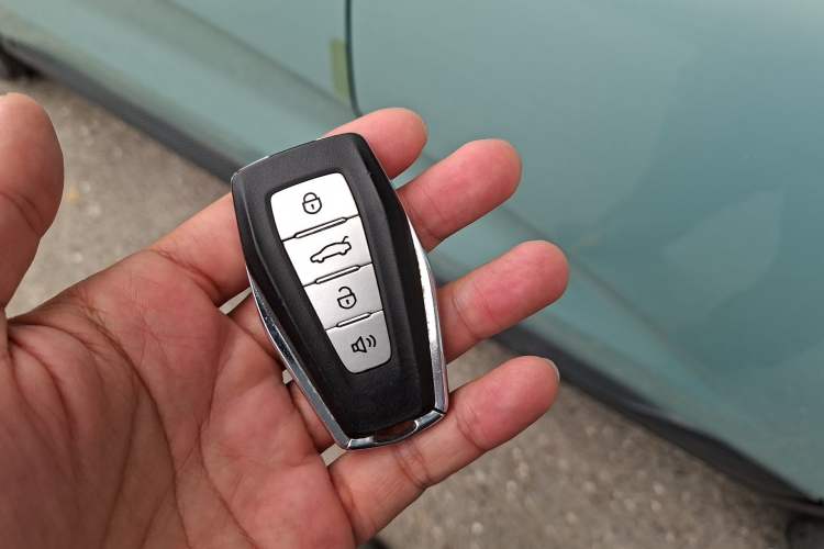 Used Geometry E Firefly 2022 401 km Linglong Tiger 4 Seats Vehicle Key