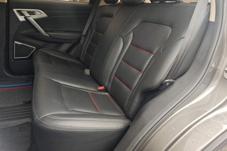 Used Geely Auto Emgrand X7 Sport 2018 1.8TD Automatic Two-Wheel Drive Zhiya Model Left Rear Seat