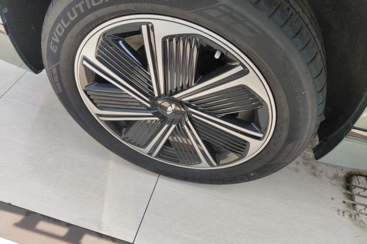 Used Chery Fengyun T10 2024 210 Luxury Edition Right Rear Wheel Hub