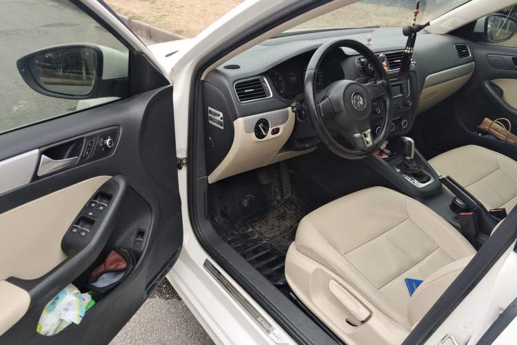 Used Volkswagen Sagitar 2014 Revised Version 1.6L Automatic Comfort Edition Driver Seat