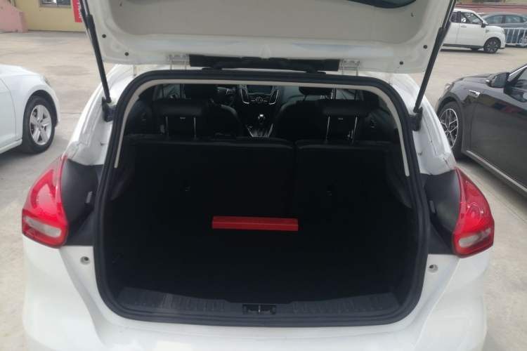 Used Ford Focus 2017 Hatchback 1.6L Automatic Fashion Edition Smart Drive Version Trunk