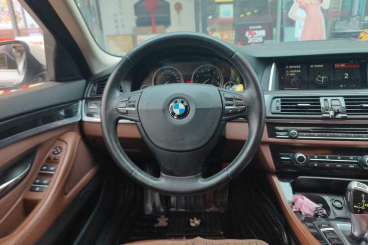 Used BMW 5 Series 2014 520Li Elegant Model
