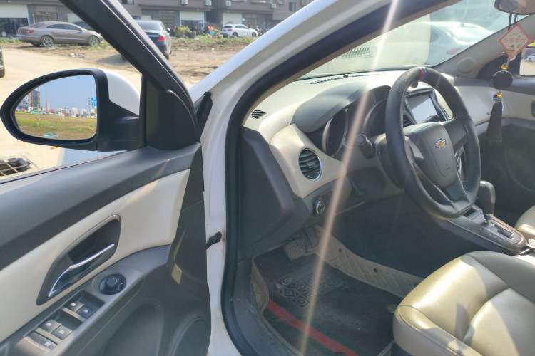 Used Chevrolet Cruze 2015 1.5L Classic SE AT Driver Seat