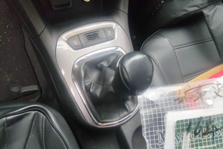 Used Chevrolet Cruze 2017 1.5L Manual Pioneer Edition Gear Lever