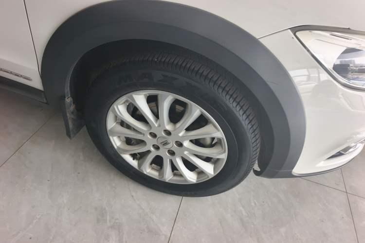 Used Qoros 3 2016 Urban SUV 1.6T Automatic Zhiyue Model