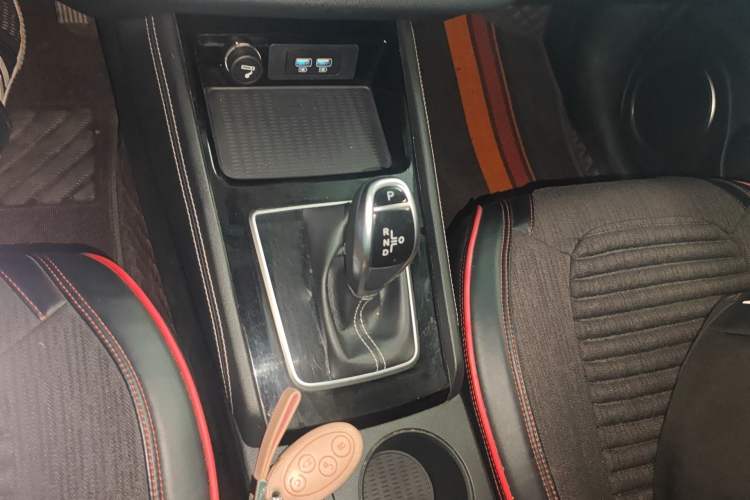 Used BYD Song 2020 Classic Edition 1.5T Automatic Elite Model Gear Lever