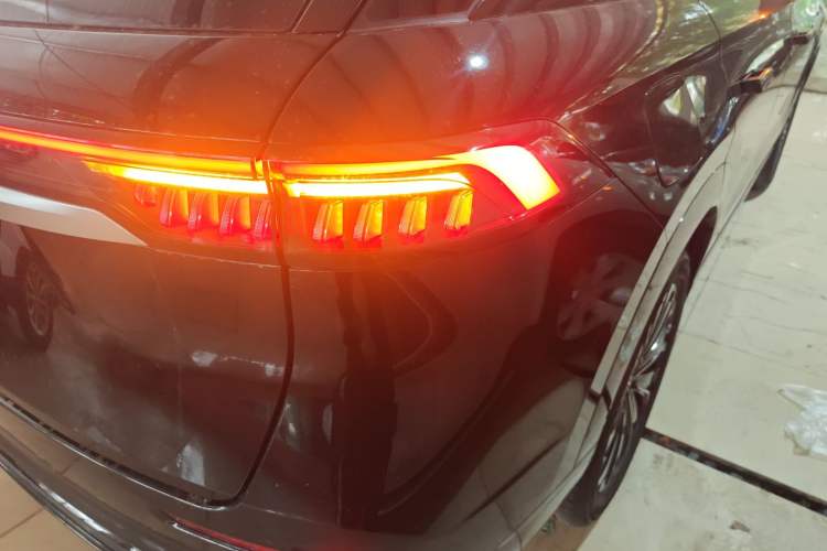 Used Chery Tiggo 9 2023 2.0T Automatic Two-Wheel Drive Luxury Edition 5 Seats Right Rear Taillight