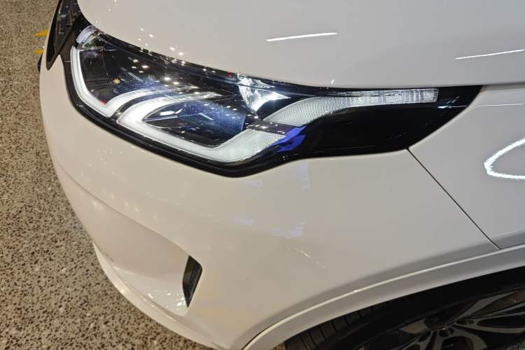 Used Land Rover Discovery Sport 2023 249 PS R-Dynamic S Performance Edition Left Front Headlight