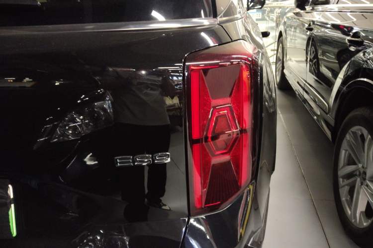 Used GAC Trumpchi ES9 2024 PHEV with 143 km Max